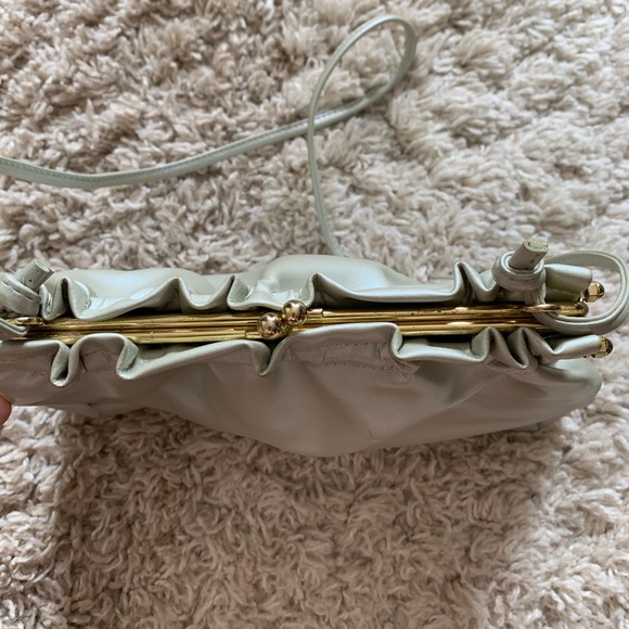 VINTAGE silvery/pearl purse - Picture 3 of 3